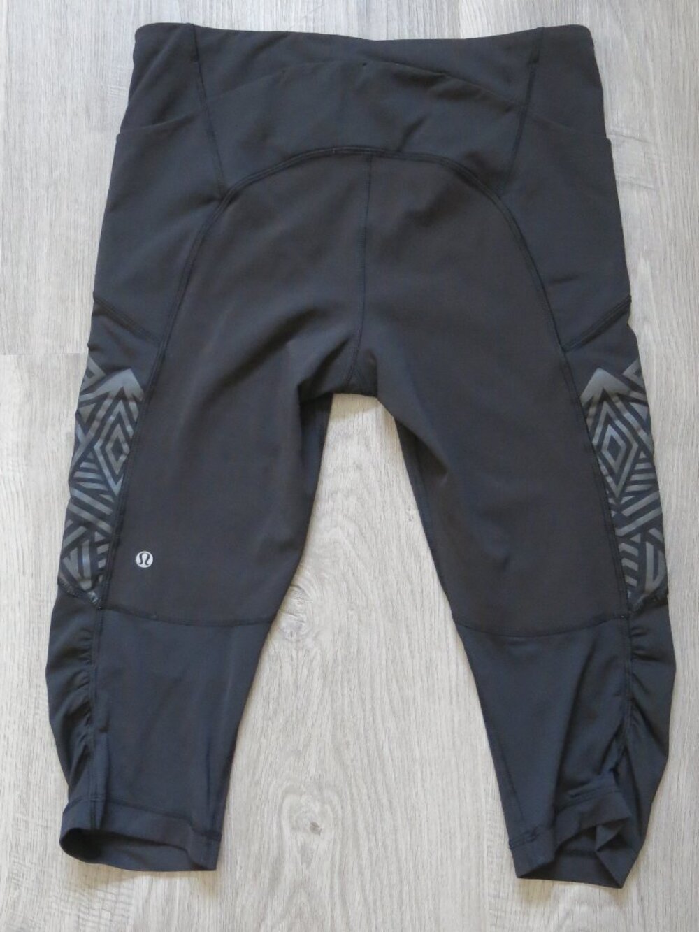 Lululemon Athletica Stash It Crop Capri Legging Pants - Size 8